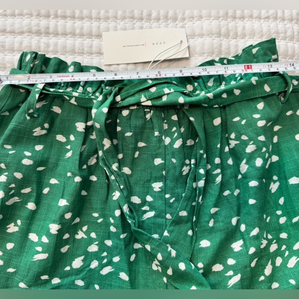 NWT Lush Green Linen Blend Shorts Medium Paperbag Waist Resort Vacation Summer - Picture 4 of 7
